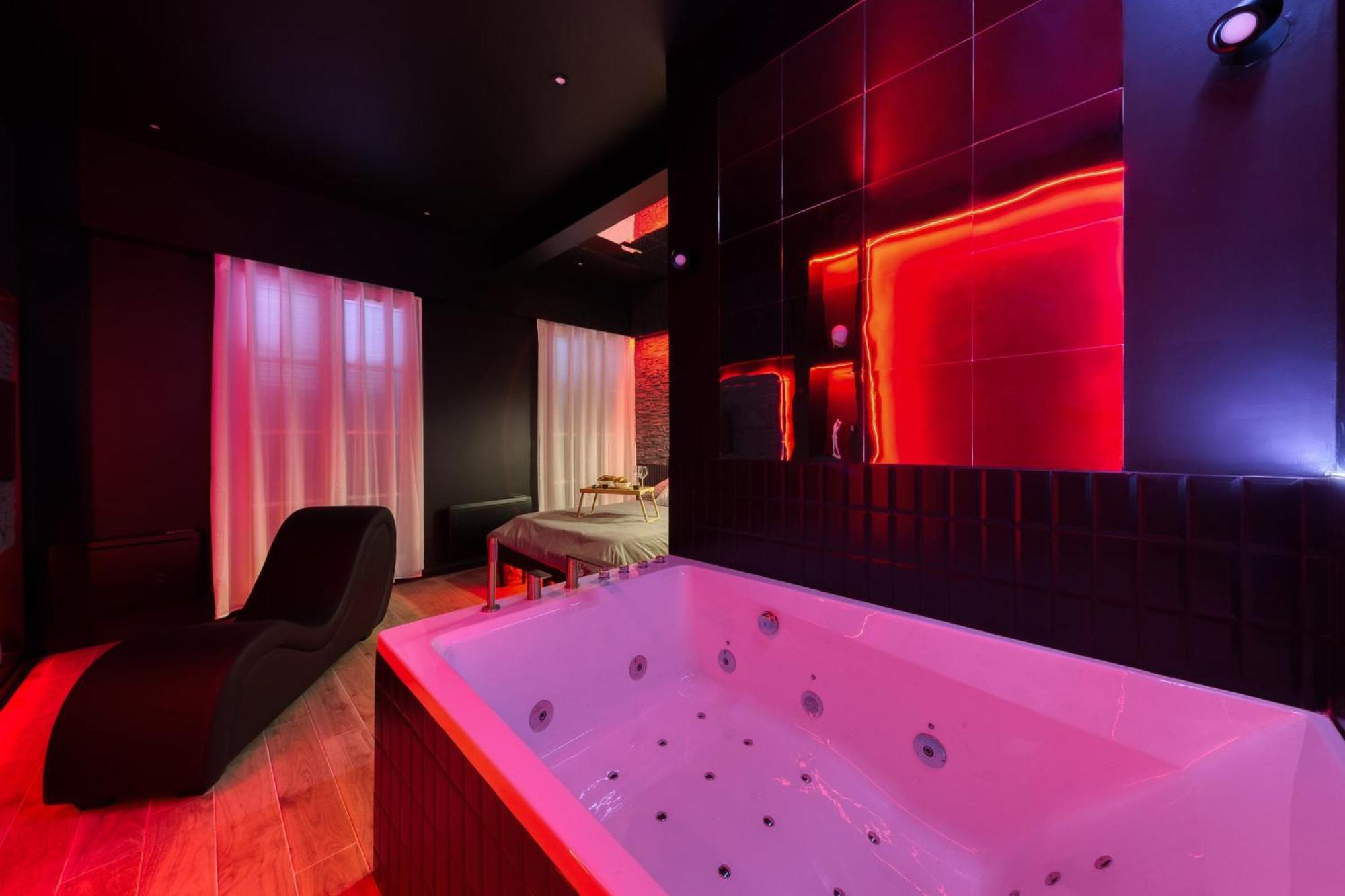 Suite Deluxe - Jacuzzi Melun Exterior photo