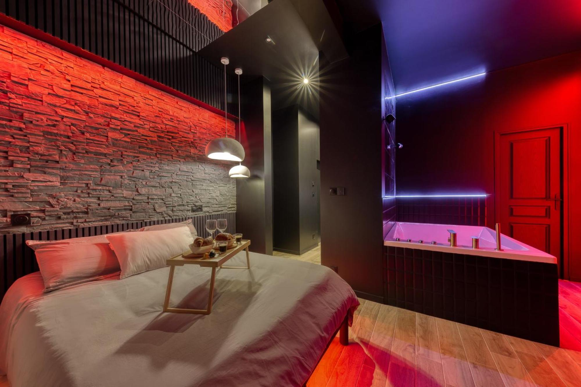 Suite Deluxe - Jacuzzi Melun Exterior photo